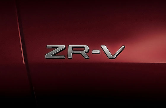 ZR-V霧銀質感銘牌